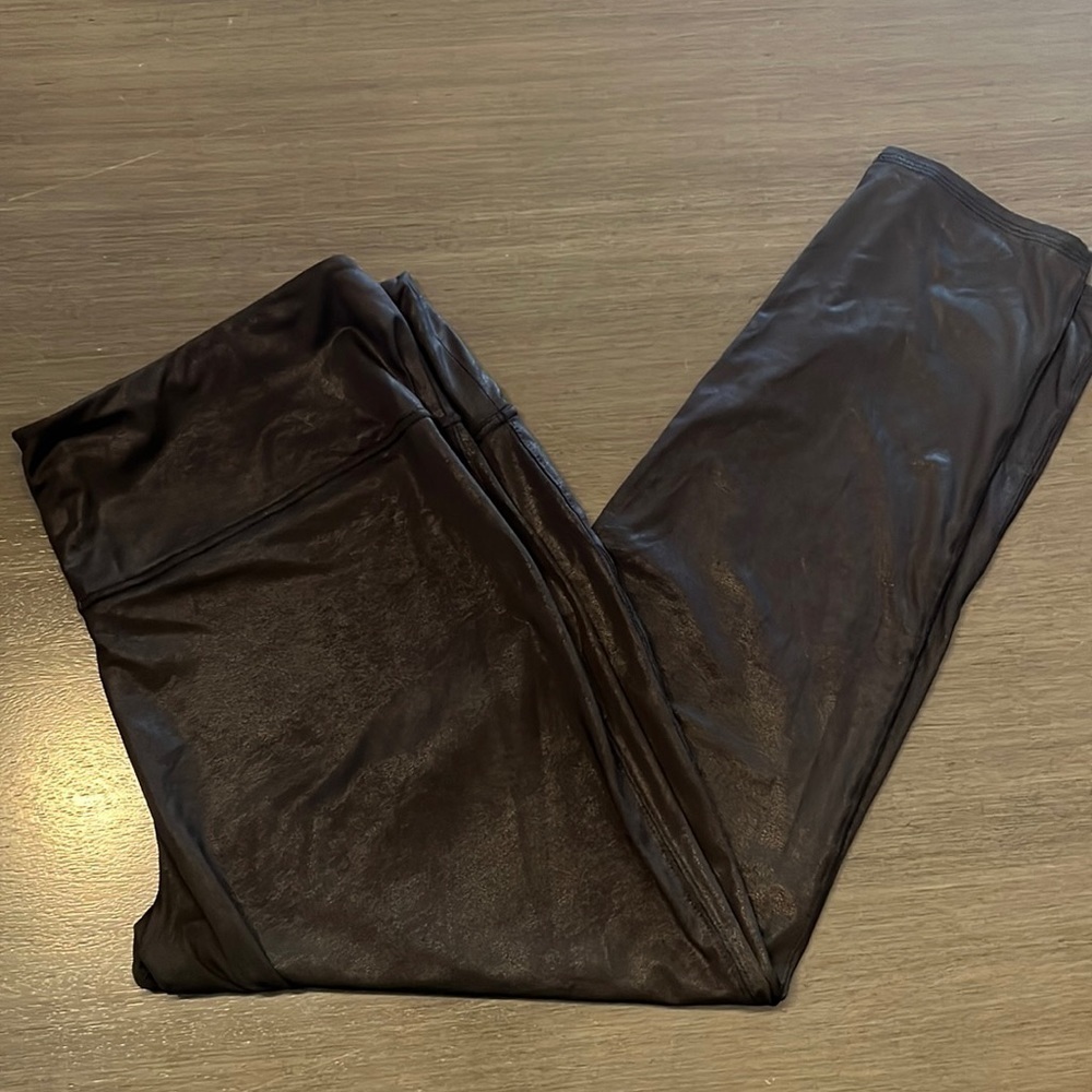 Bold Elements ‘Cut To Curve’ Black Shimmer Print Leggings